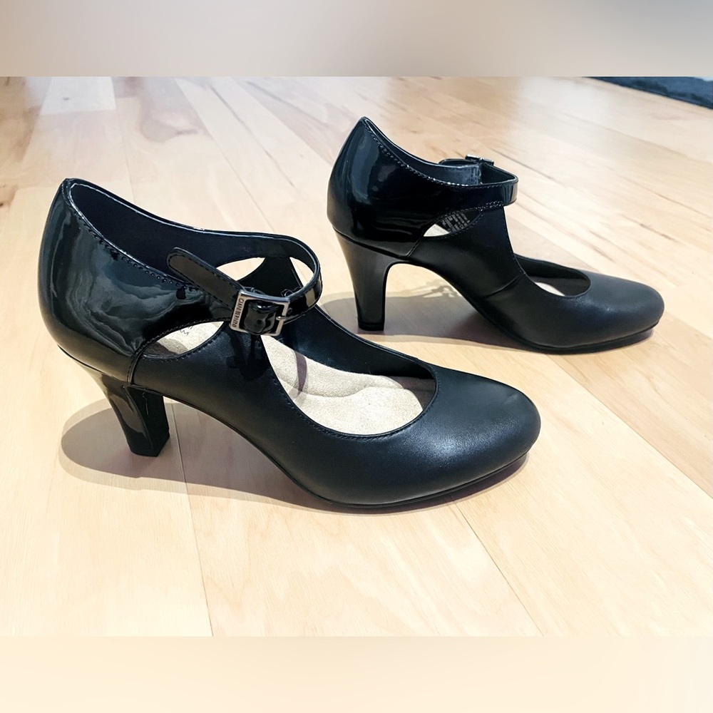 Giani Bernini size 7 black pumps with strap